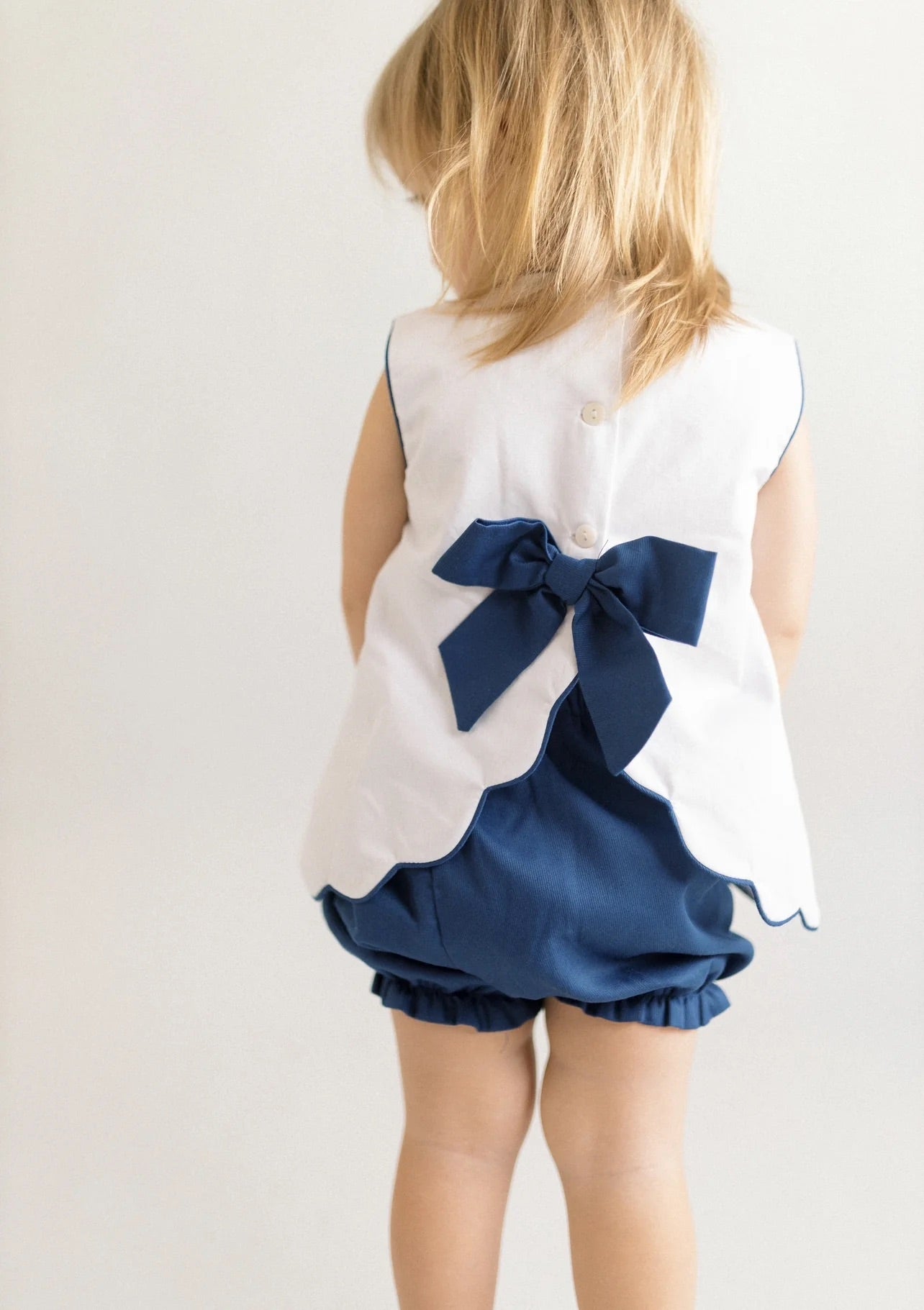PATRIOTIC GIRL BOW BACK SCALLOPED SET