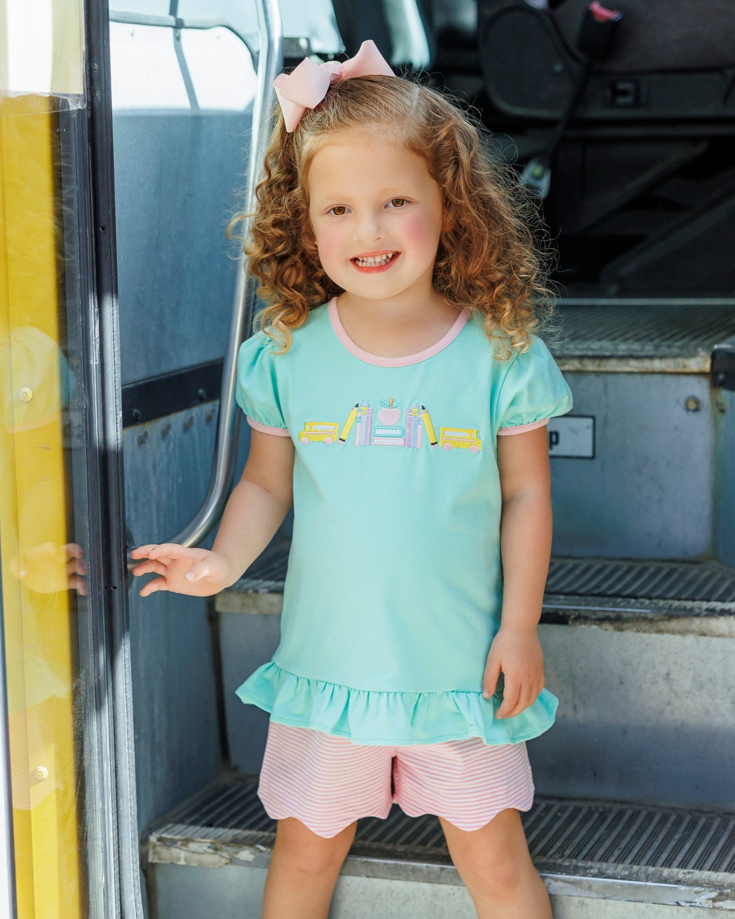 Wheels on The Bus Short Scalloped Set